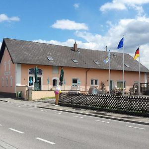 "Nesthocker" Cafe-Snackbar-Pension-Bauwagencamp Offingen Exterior photo