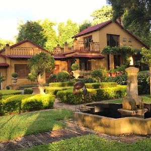 Отель The Tuscan Garden Ньюкасл Exterior photo