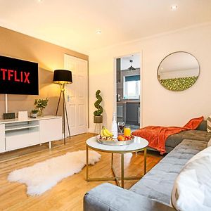 Pannier House - Central Mk - Free Parking, Garden, Smart Tvs With Netflix By Yoko Property Милтон-Кейнс Exterior photo