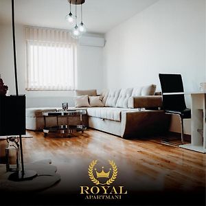 Апартаменты Apartman Royal 3 Добой Exterior photo