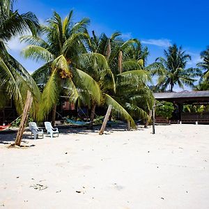 Отель Bushman Tioman Kampong Juara Exterior photo