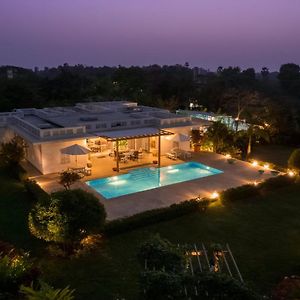 Whispering Palms By Stayvista - Pool-View Villa With Boutique Interiors, Terrace & Lawn Алибаг Exterior photo
