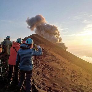 Stromboli Trekking Accommodation - Room And Excursion For 2 Included Exterior photo