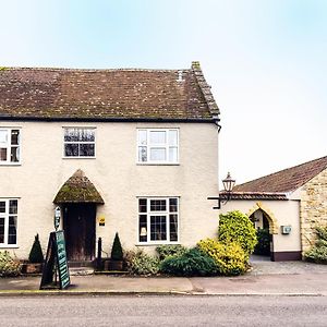 The Half Moon Inn And Country Lodge Йеавил Exterior photo