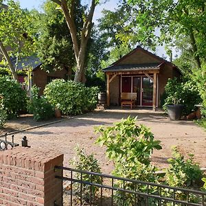 Bed and Breakfast The Walnut Tree Хеллевутслёйс Exterior photo