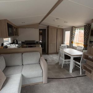 Отель The Salmon Van - Beautiful, Luxury Static Caravan Аберлауэр Exterior photo