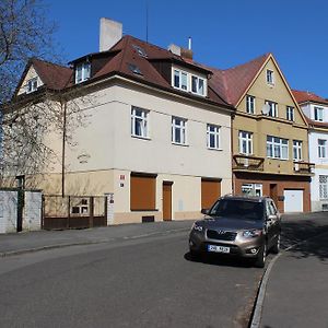 Отель Pension Hanspaulka Прага Exterior photo