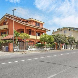 Lovely Apartment In Reggio Di Calabria Marina di Monasterace Exterior photo