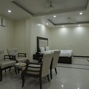 Hotel Paradise By Wb Inn Канпур Exterior photo