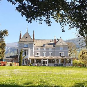 Domaine Des Cedres - Hotel, Gites Et Insolites Вильбуа Exterior photo