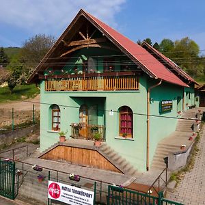 Bed and Breakfast Matra Turakoezpont - A Panzio Парадшашвар Exterior photo