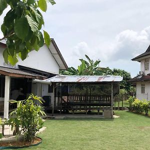Tokmi Retreat Home With Spacious Garden Куала-Тренгану Exterior photo