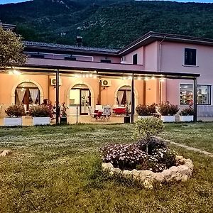 Гостевой дом Salisu Country House Mignano Monte Lungo Exterior photo