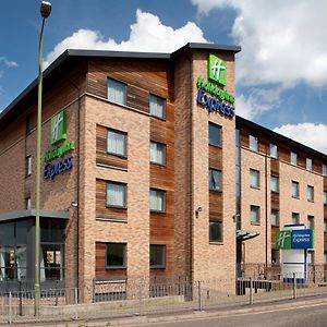 Holiday Inn Express Hemel Hempstead, An Ihg Hotel Exterior photo