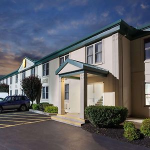 Super 8 By Wyndham Harrisburg Hershey West Exterior photo