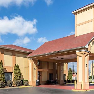 Quality Inn & Suites Memphis East Exterior photo