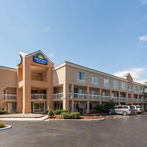 Days Inn & Suites By Wyndham Уоррен Exterior photo