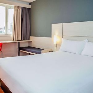 Отель Ibis Montevideo Rambla Exterior photo