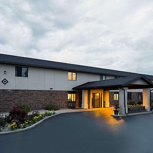 Отель Super 8 By Wyndham Oshkosh Airport Exterior photo