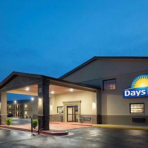 Days Inn & Suites By Wyndham Атенс Exterior photo