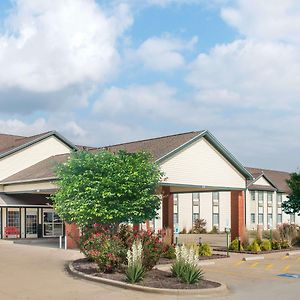 Отель Ramada By Wyndham Springfield North Exterior photo