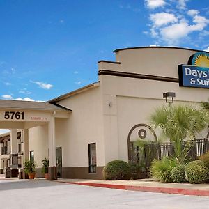 Days Inn & Suites By Wyndham Опелусас Exterior photo