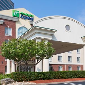 Holiday Inn Express Tower Center New Brunswick, An Ihg Hotel Ист-Брунсвик Exterior photo