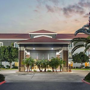 Отель La Quinta By Wyndham Visalia/Sequoia Gateway Exterior photo