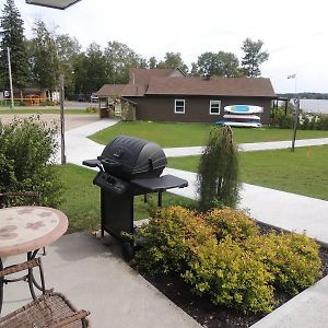 Отель Les Chalets Baie Cascouia Larouche Exterior photo