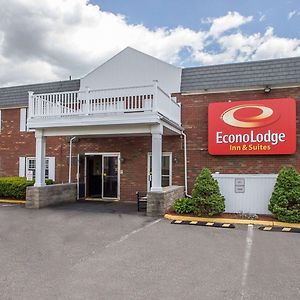Econo Lodge Inn & Suites Airport Виндзор Локс Exterior photo