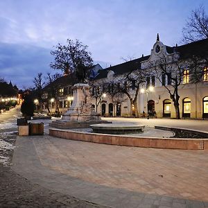 Bed and Breakfast Szekszard Szallo Exterior photo