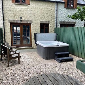 Cottage With Hot Tub In Pembrokeshire Хаверфордуэст Exterior photo