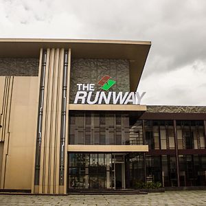 The Runway Hotel Коччи Exterior photo