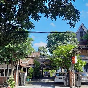 Kampoeng Osing Syariah Guest House Баньюванги Exterior photo