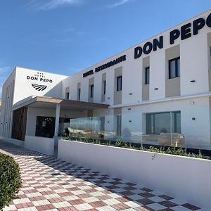 Hotel Don Pepo Лобон Exterior photo