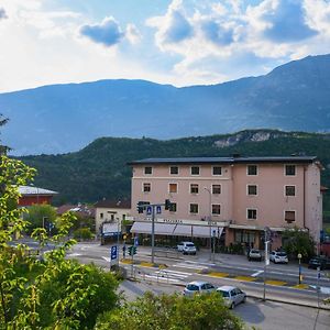 Almamed Hotel San Leonardo Виголо-Базельджа Exterior photo