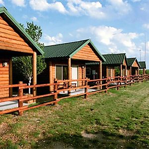 Отель Badlands Frontier Cabins Уолл Exterior photo