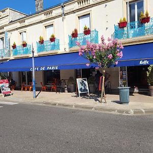 Отель Cafe De Paris Леспар-Медок Exterior photo