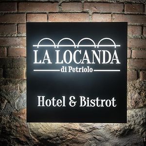 Отель La Locanda Di Petriolo Монтичиано Exterior photo