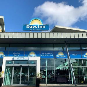 Days Inn Уэтерби Exterior photo