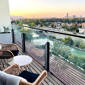 Апартаменты Sunrise Above Sky With Rooftop Pool Вена Exterior photo