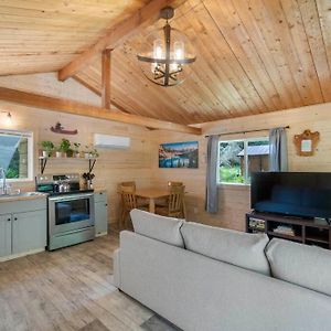 Вилла Cozy Cedar Cabin Steps Away From Mt. Rainier Эшфорд Exterior photo