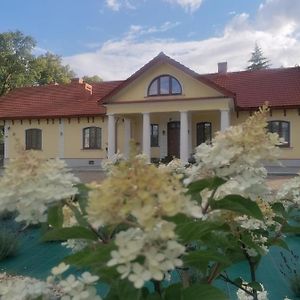 Bed and Breakfast Dom Weselny 'Dwor W Jurowcach' Санок Exterior photo