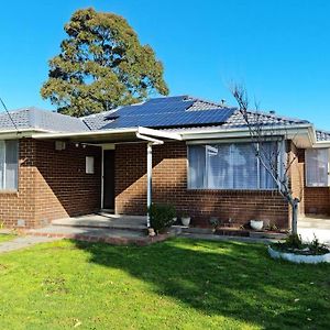 Four Bedroom House With Free Parking On Site Keysborough Exterior photo