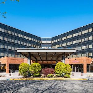 Crowne Plaza Edison, An Ihg Hotel Exterior photo