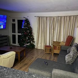 Fully Equipped Large 3 Bedroom Бишопс-Стортфорд Exterior photo