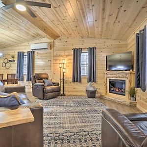 Вилла Quiet Pines Cabin Hocking Hills With Hot Tub And Pond Логан Exterior photo