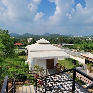 Aura Gold Resort Удайпур Exterior photo