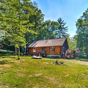 Вилла Cozy Manistique Cabin With Deck, Grill And Fire Pit! Exterior photo