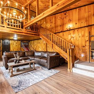 Вилла Fun Cabin With Hot Tub, Pool Table & Fire Pit - Big Blue Брайсон-Сити Exterior photo